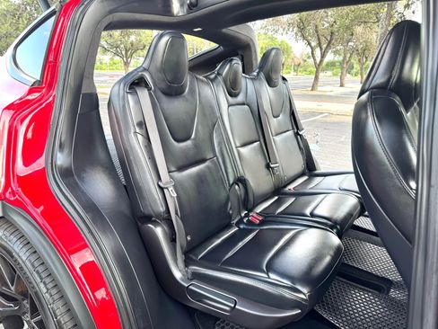 Used 2020 Tesla Model X image 18