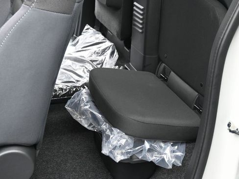 Certified 2025 Nissan Frontier SV image 11