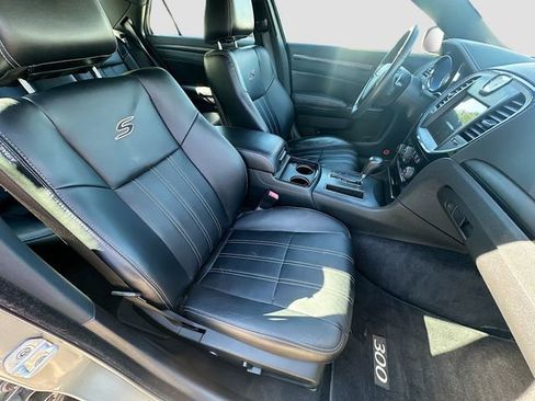 Used 2012 Chrysler 300 S RWD image 28