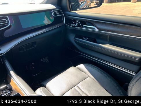 Used 2023 Jeep Grand Wagoneer L 4WD w/ Flexible Seating Group image 10
