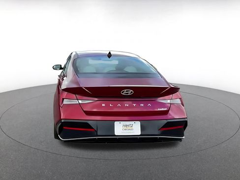 Used 2025 Hyundai Elantra Limited image 12