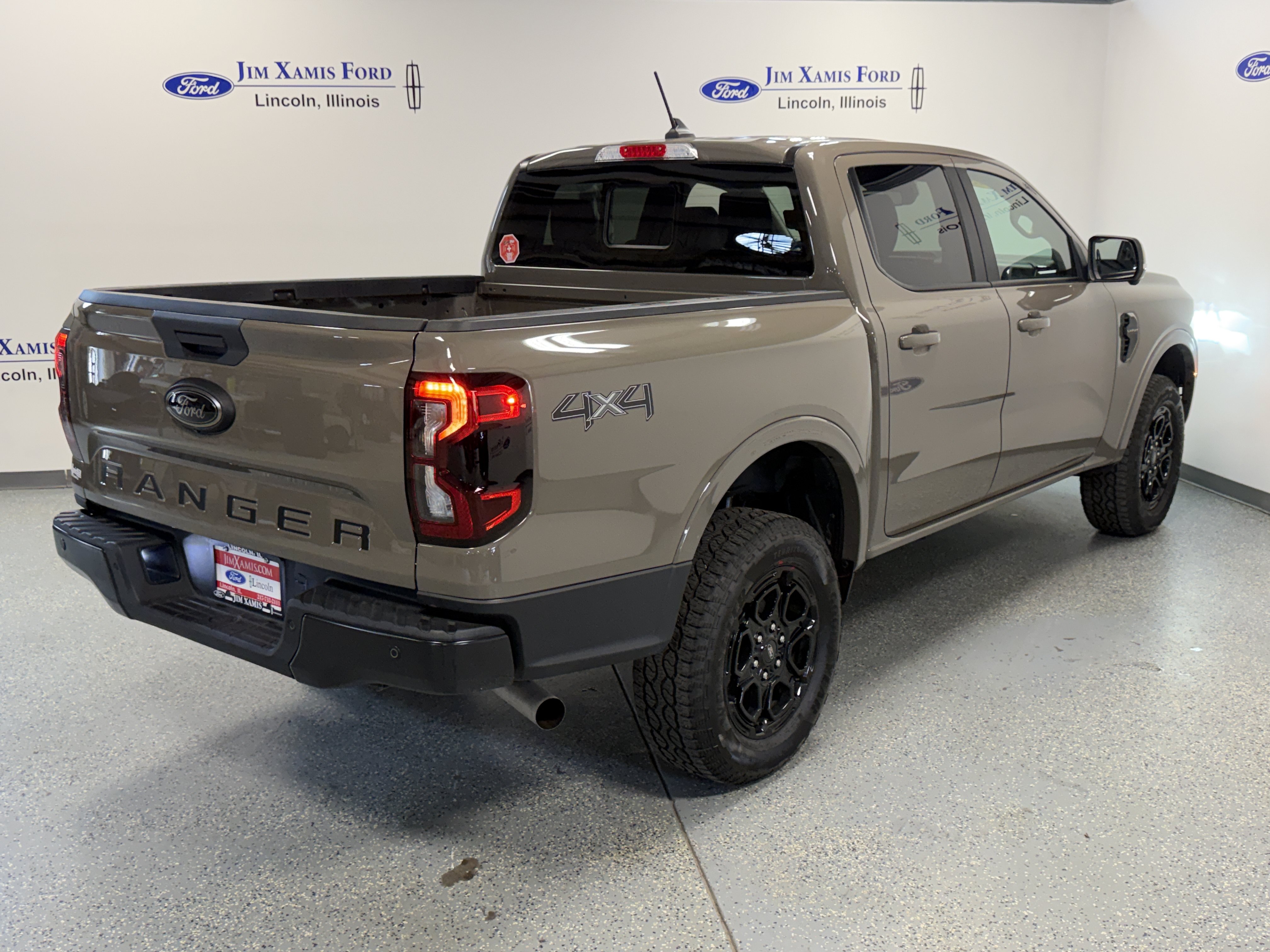 Used 2025 Ford Ranger Lariat w/ Black Appearance Package AWD/4WD image 31