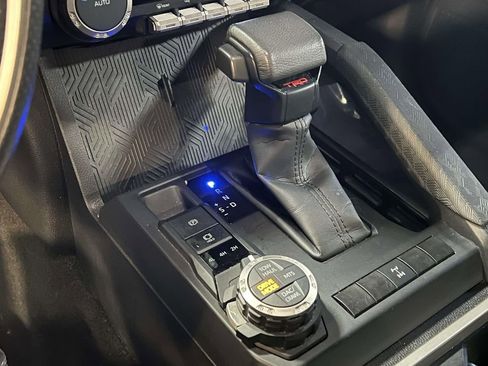 Used 2024 Toyota Tacoma TRD Off-Road image 21