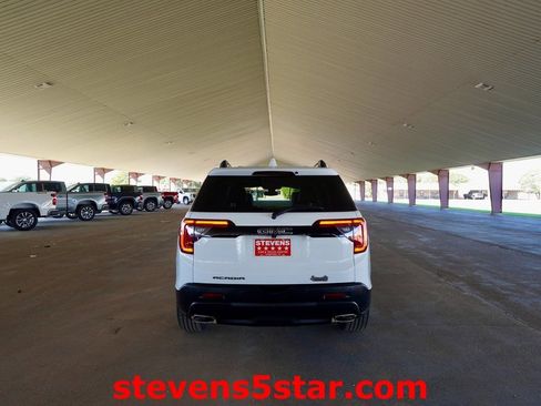 Used 2022 GMC Acadia SLT w/ Elevation Edition image 3