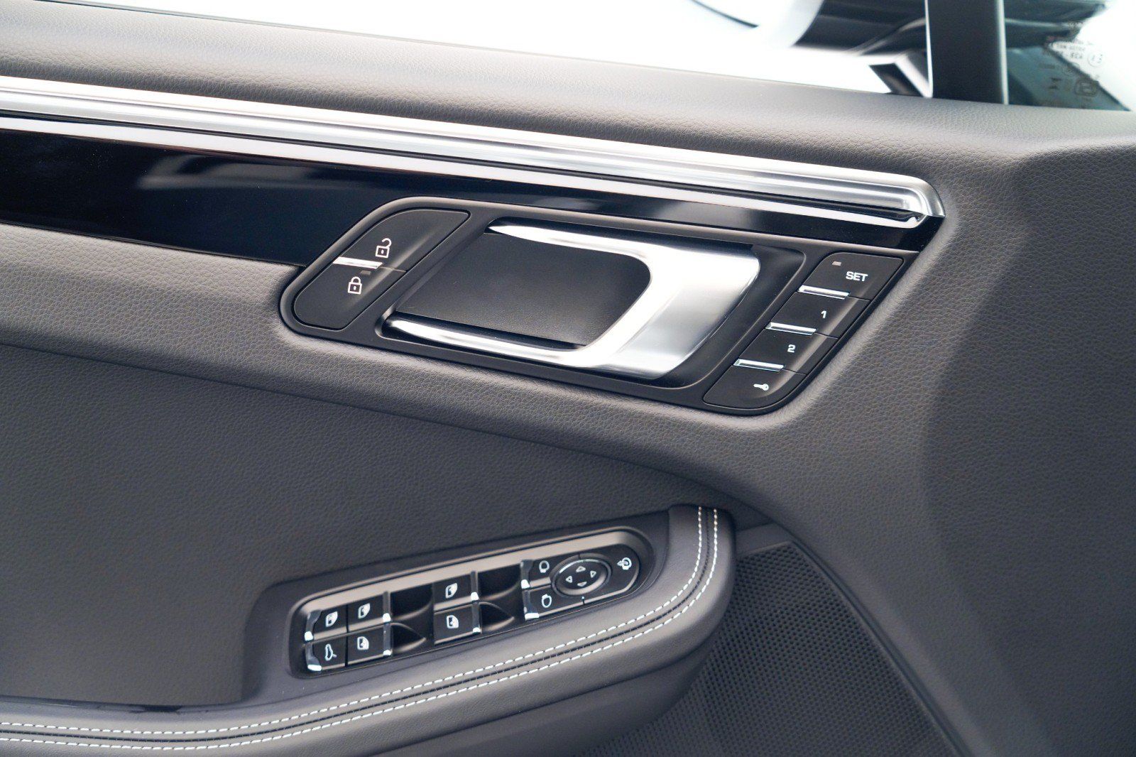 Used 2026 Porsche Macan S AWD/4WD image 23