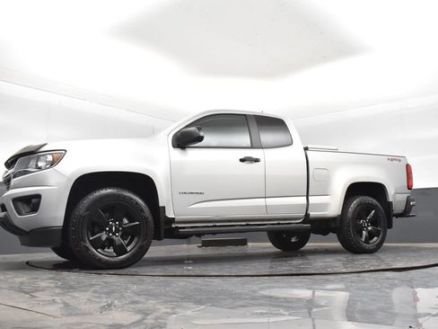 Used 2018 Chevrolet Colorado LT AWD/4WD image 28