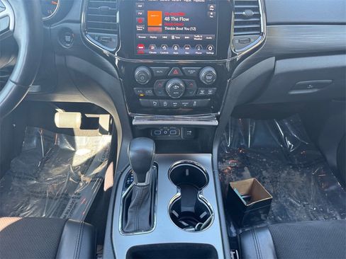 Used 2020 Jeep Grand Cherokee Altitude image 11
