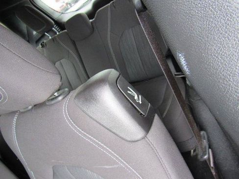 Used 2023 Chrysler Pacifica Touring FWD image 25