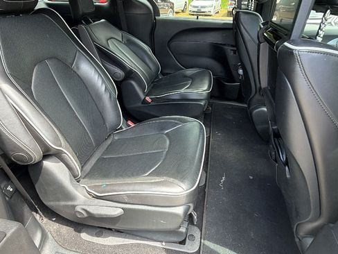 Used 2019 Chrysler Pacifica Limited w/ S Appearance Package FWD image 20