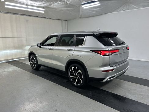 Used 2023 Mitsubishi Outlander SE AWD/4WD image 6
