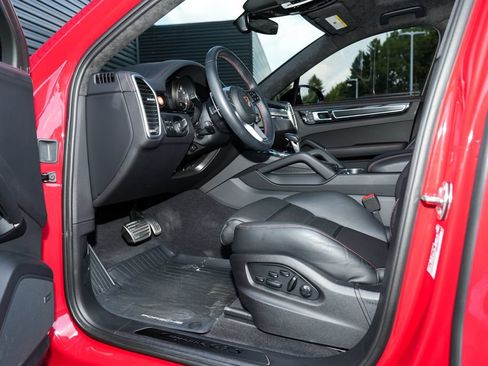 Certified 2023 Porsche Cayenne GTS AWD/4WD image 21