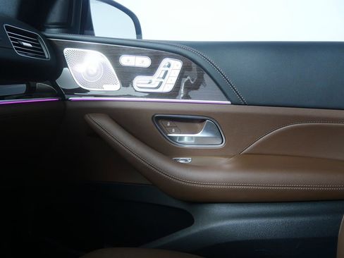 Used 2025 Mercedes-Benz GLS 450 4MATIC image 27