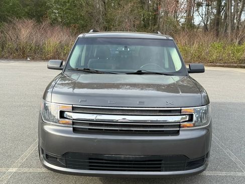 Used 2018 Ford Flex SE image 2