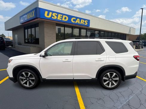 Used 2025 Honda Pilot Touring image 7