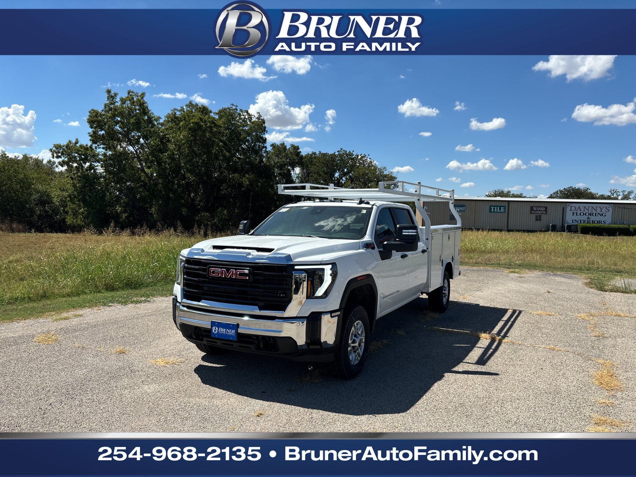 Used 2026 GMC Sierra 2500 Pro w/ Convenience Package AWD/4WD image 1