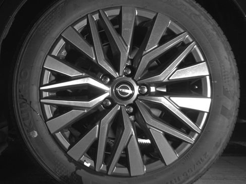 Used 2025 Nissan Altima 2.5 SV FWD image 14