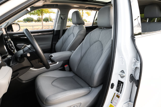 Used 2023 Toyota Highlander Platinum FWD image 38