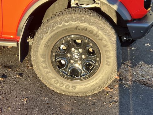 Used 2023 Ford Bronco Wildtrak image 13