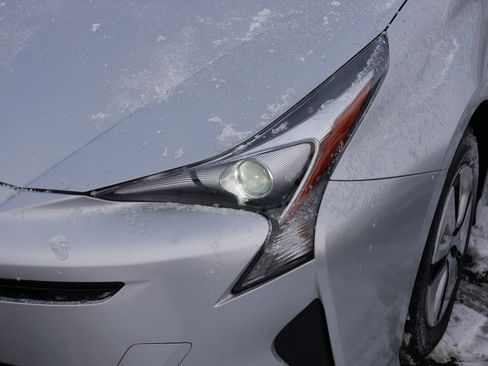 Used 2017 Toyota Prius Two image 16