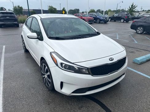 Used 2017 Kia Forte LX FWD image 1
