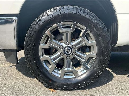 Used 2019 Nissan Titan SV w/ SV Convenience Package AWD/4WD image 9