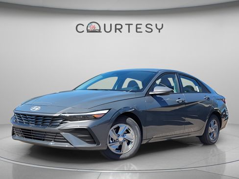 New 2026 Hyundai Elantra SE image 1