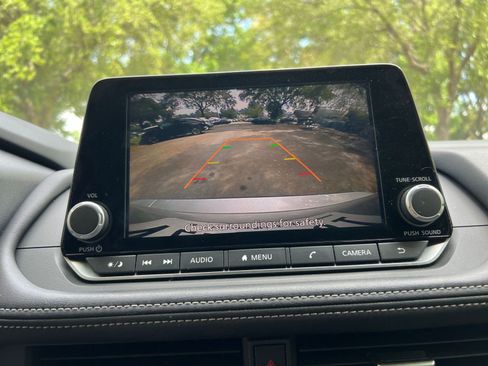 Used 2025 Nissan Rogue SV image 25