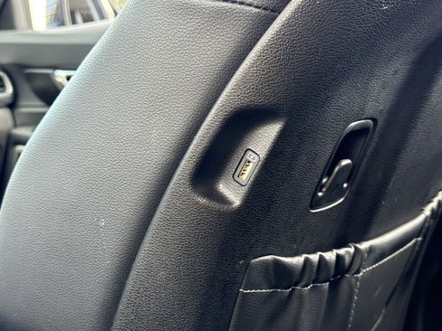 Used 2022 Kia Telluride EX w/ EX Premium Package image 17