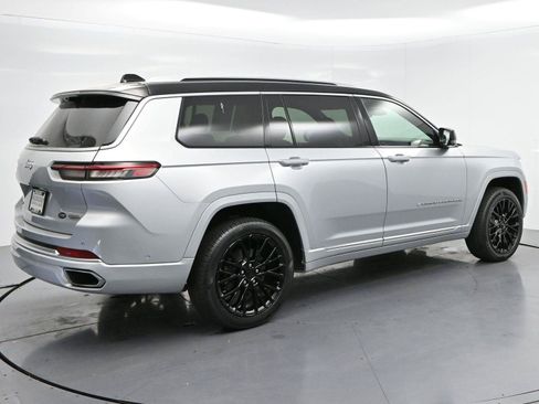 Used 2023 Jeep Grand Cherokee L Summit AWD/4WD image 7