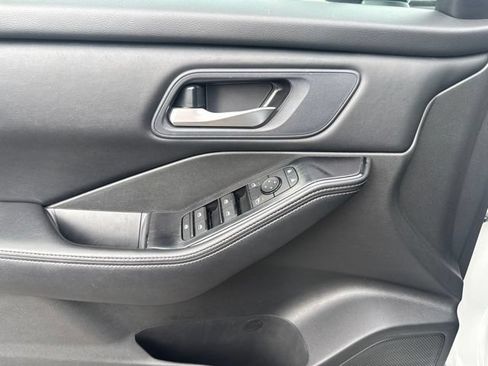Used 2024 Nissan Rogue SV FWD image 14
