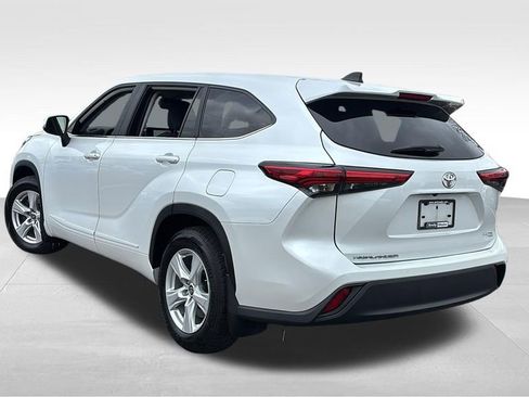 Used 2023 Toyota Highlander L image 5