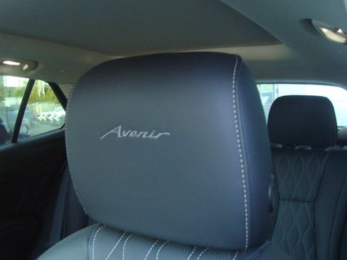 Used 2023 Buick Envision Avenir image 12