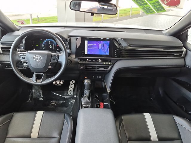 Used 2025 Toyota Camry SE FWD image 15