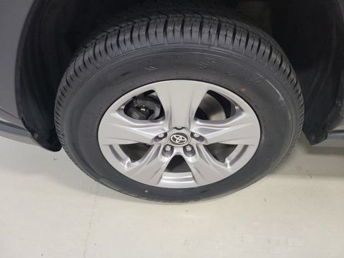 Used 2024 Toyota RAV4 XLE FWD image 37