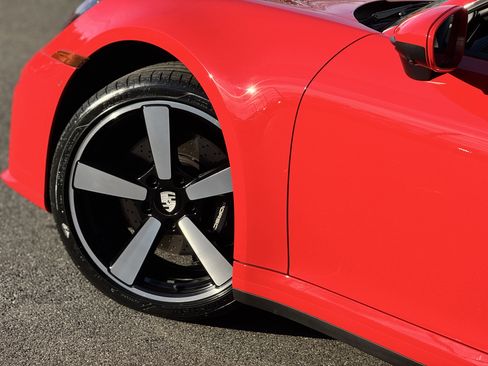 Certified 2025 Porsche 911 Carrera T RWD image 18