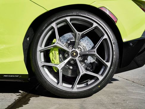 Used 2025 Lamborghini Revuelto AWD/4WD image 29