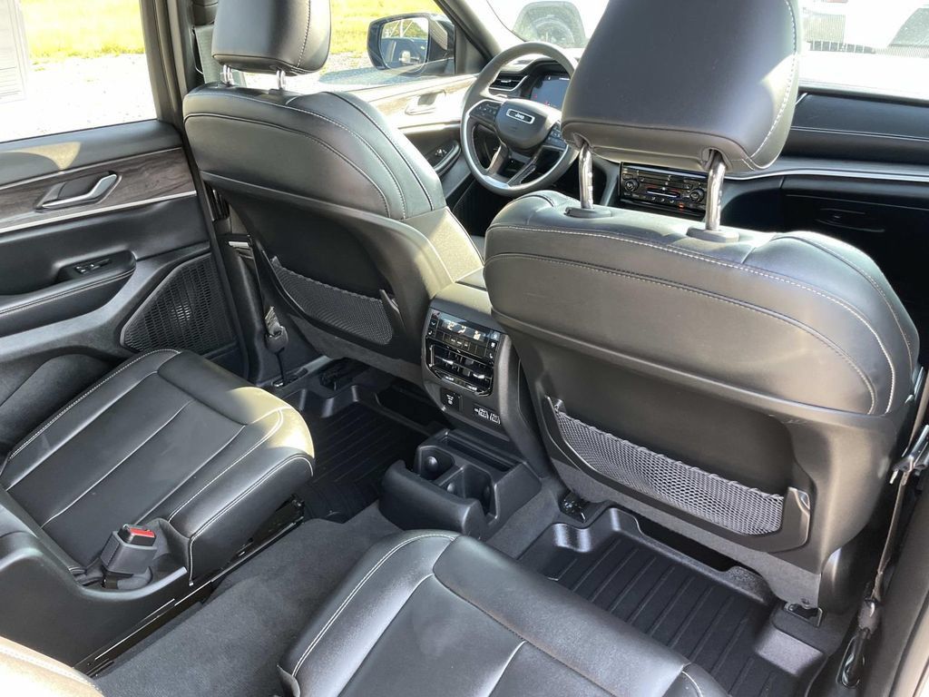 Used 2024 Jeep Grand Cherokee L Limited w/ Black Appearance Package RWD image 25