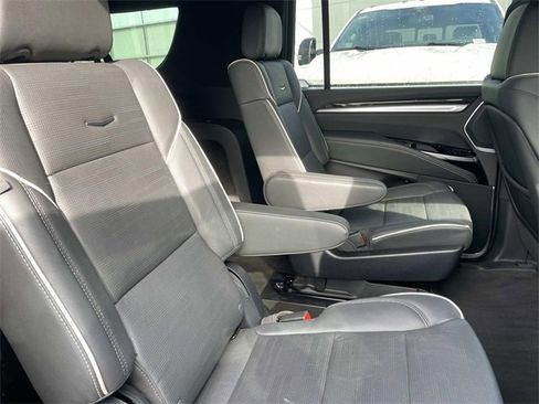 Used 2025 Cadillac Escalade ESV Premium Luxury image 32