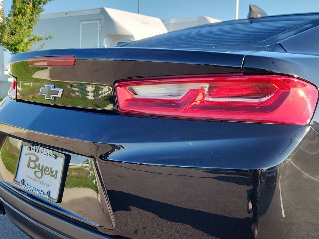 Used 2018 Chevrolet Camaro LT RWD image 14