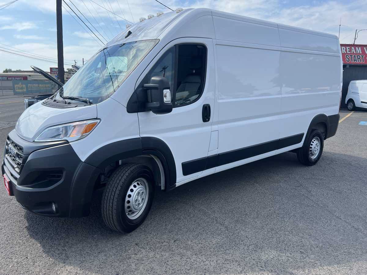 Used 2025 RAM ProMaster 2500 w/ Convenience Group FWD image 3