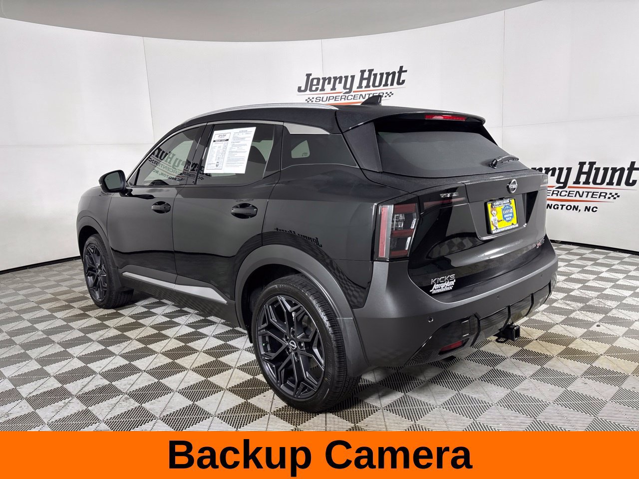 Used 2025 Nissan Kicks SR AWD/4WD image 9