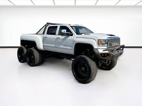 Used 2018 GMC Sierra 3500 Denali w/ Duramax Plus Package image 3