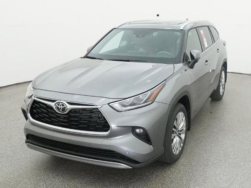 New 2026 Toyota Highlander Platinum AWD/4WD image 16