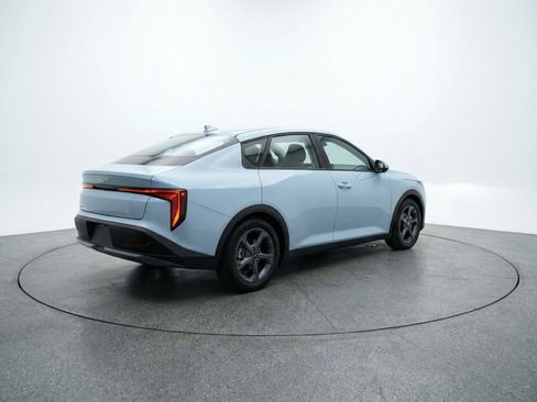 Used 2025 Kia K4 LXS image 9