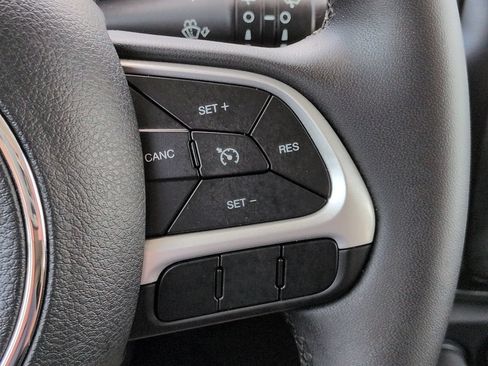 Used 2021 Jeep Renegade Latitude AWD/4WD image 24