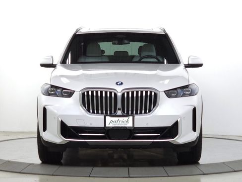 Used 2026 BMW X5 xDrive50e w/ Premium Package AWD/4WD image 2