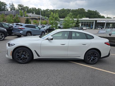 Used 2023 BMW i4 eDrive35 RWD image 6