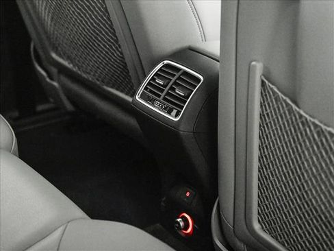 Used 2018 Audi Q3 2.0T Premium Plus w/ Premium Plus Package image 17