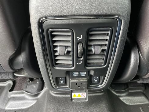 Used 2016 Jeep Grand Cherokee Limited image 42