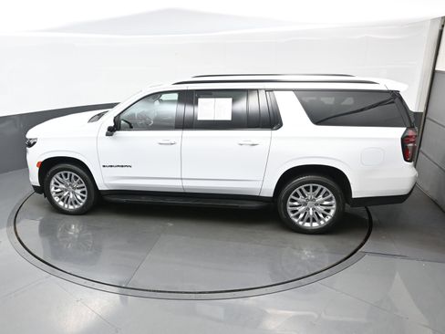 Used 2023 Chevrolet Suburban RST w/ Luxury Package image 39